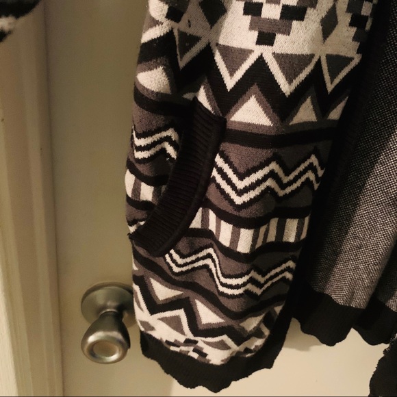 H&M Divided Aztec Boho Knit Cardigan - Picture 3 of 4
